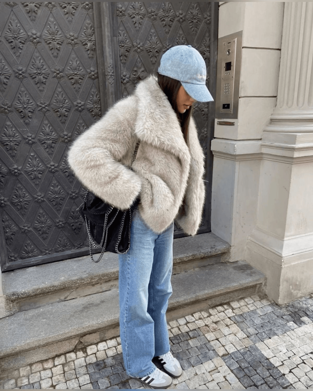 Elegant Oversized Vinterjakke til Dame i Faux Fur Jakke