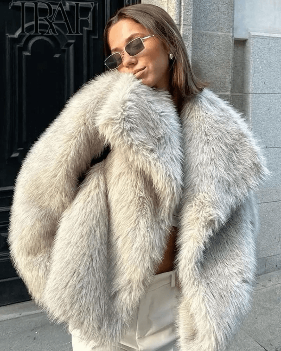 Elegant Oversized Vinterjakke til Dame i Faux Fur Jakke