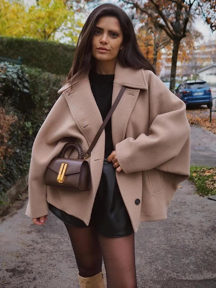 Elegant Oversized Vinterfrakke til Dame med Knaplukning Frakke