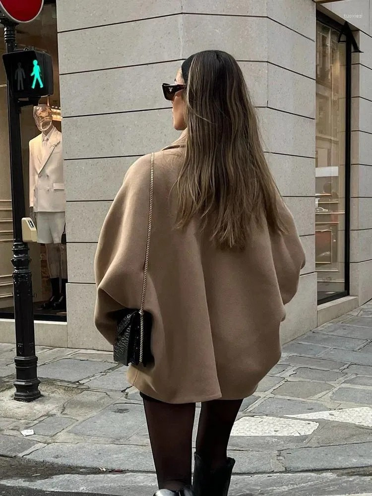 Elegant Oversized Vinterfrakke til Dame med Knaplukning Frakke