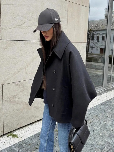 Elegant Oversized Vinterfrakke til Dame med Knaplukning Frakke