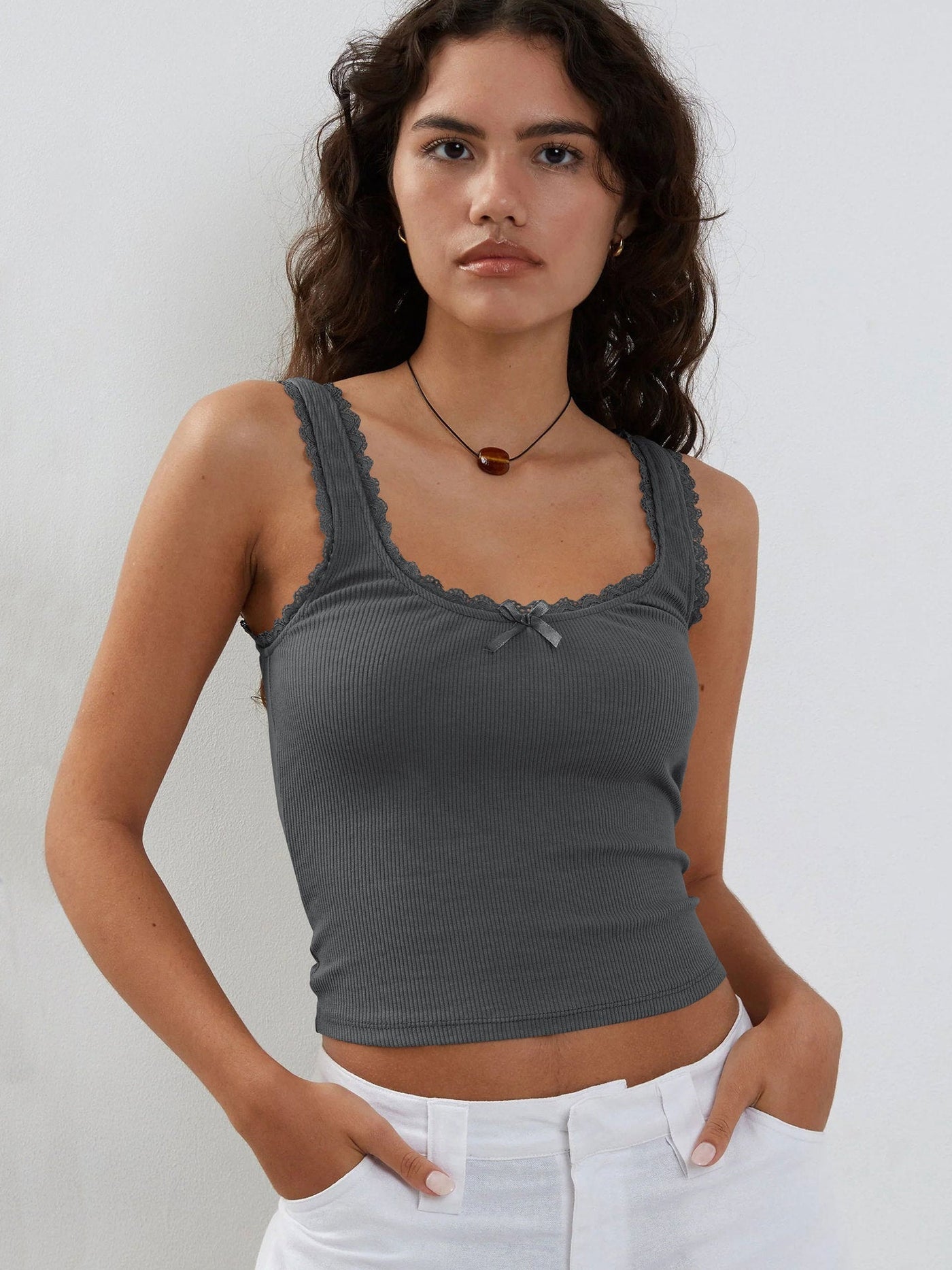 Lea | Romantisk Rib Tank top med Kantdetaljer Dame Top