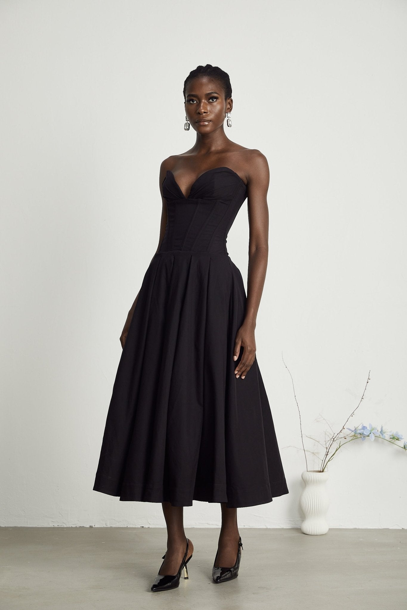 Thora | Brudekjole Stilfuld Off-Shoulder Korset Midi Kjole Dress