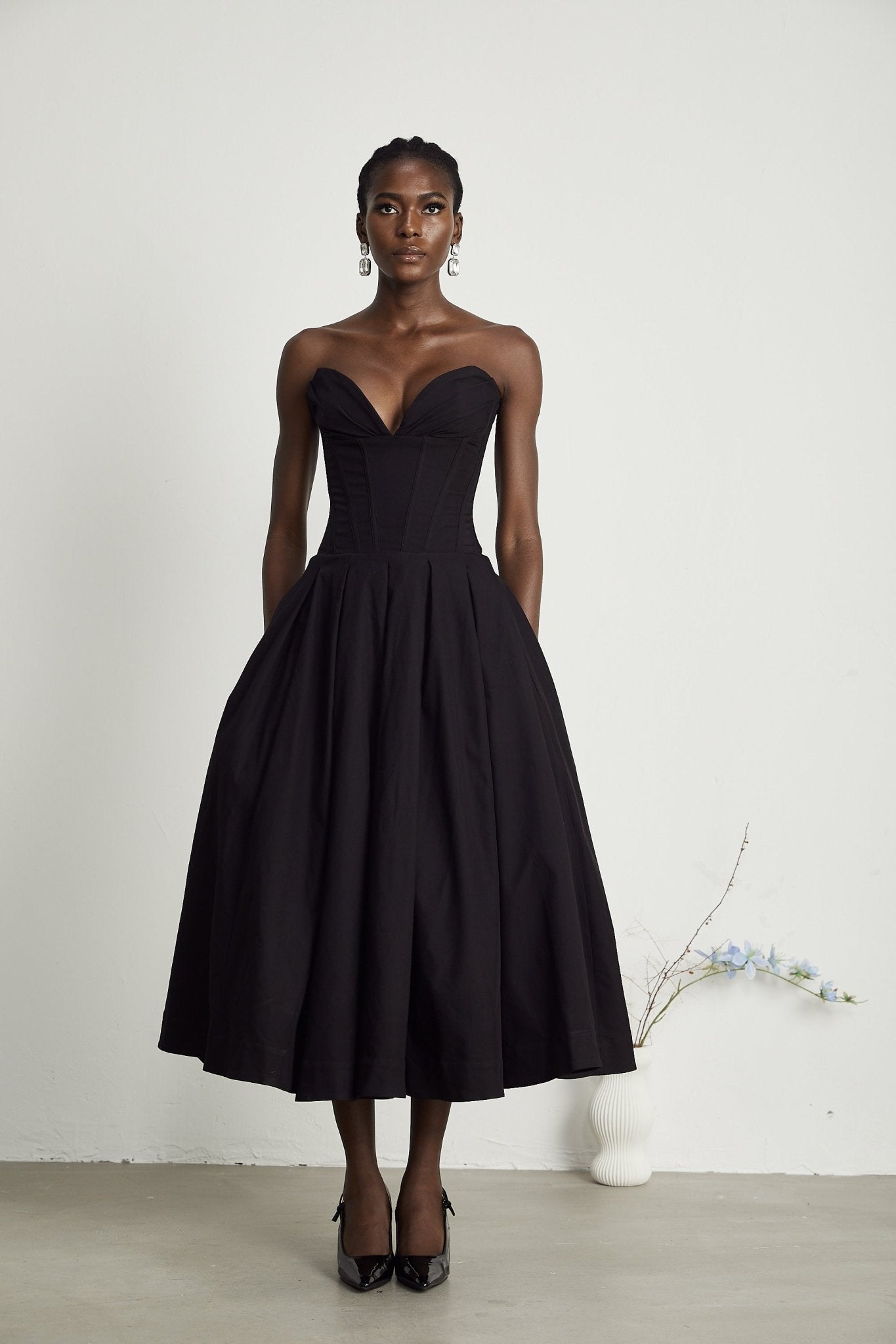 Thora | Brudekjole Stilfuld Off-Shoulder Korset Midi Kjole Dress